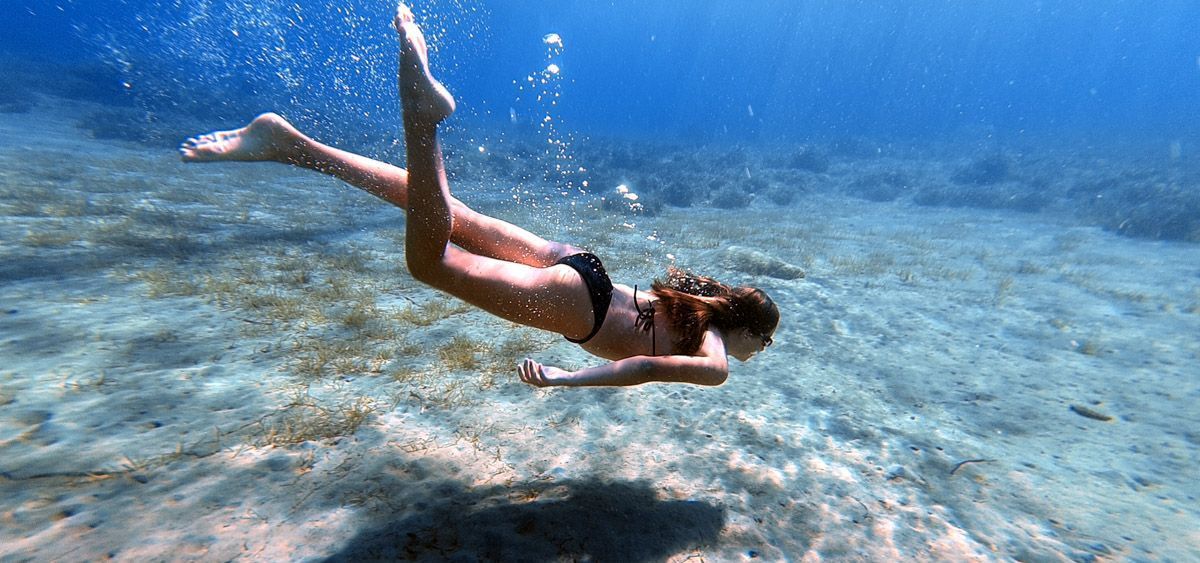 Underwater swimming in Schinoussa. Photo © Greek Travel Pages (GTP)