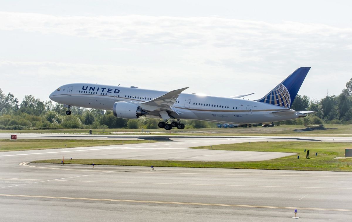 United, Boeing 787-8 Dreamliner.