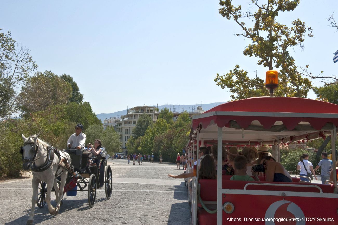 Η Ελλάδα αναμένει περισσότερους από ένα εκατομμύριο επισκέπτες την πρώτη εβδομάδα του Αυγούστου