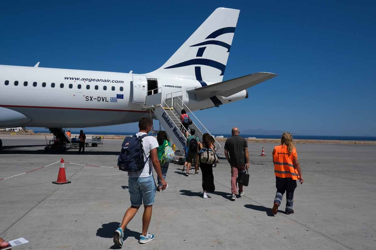 Τα ελληνικά αεροδρόμια ξεπερνούν τους ευρωπαίους ανταγωνιστές στην επιβατική κίνηση του Ιουνίου