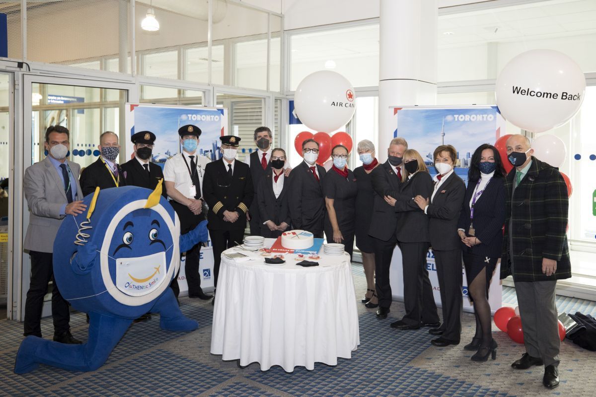 The team of Athens International Airport with the crew of Air Canada.