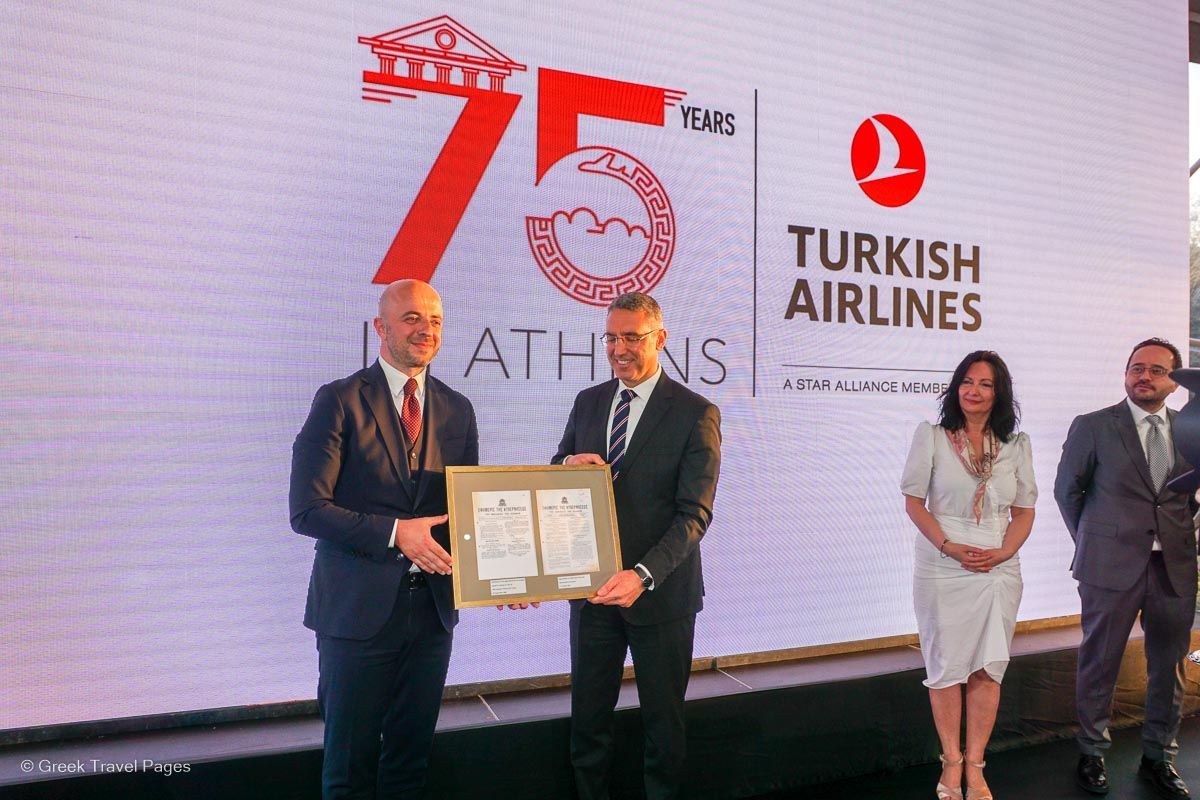 Turkish Airlines CMO Ahmet Olmuştur and Turkish Ambassador to Greece Burak Özügergin.