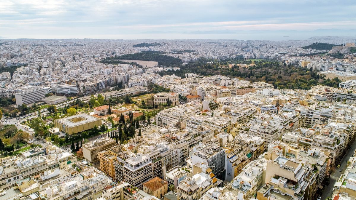 Οι ελληνικές αρχές ακινήτων, οι οικοδεσπότες ενοικίασης τύπου Airbnb αντιδρούν στο νόμο STR