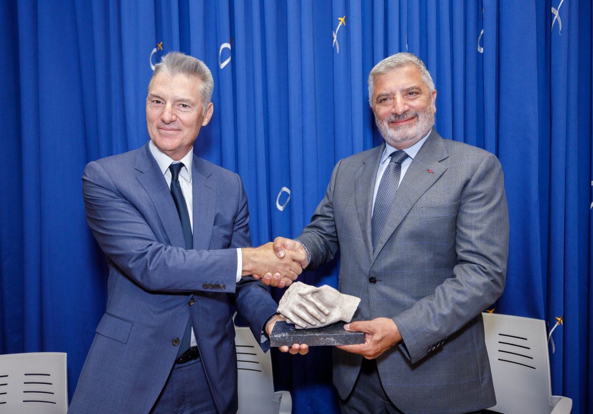 Athens International Airport (AIA) CEO Yiannis Paraschis and Elitour President and Attica Governor George Patoulis.
