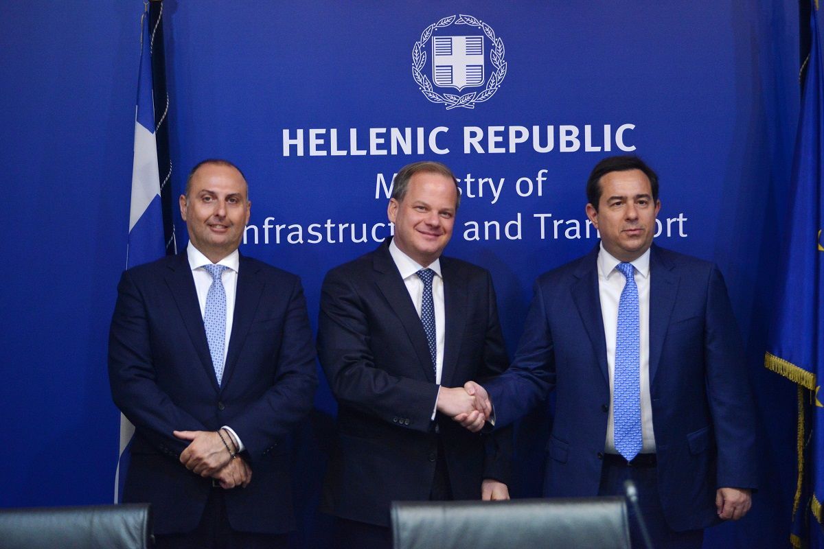 Transport Deputy Minister Giorgos Karagiannis, Transport Minister Kostas Karamanlis and Migration Minister Notis Mitarachis.