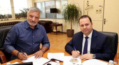 Attica Governor Giorgos Patoulis and HRADF Executive Director Panagiotis Stampoulidis signing the agreement regarding the construction of the 