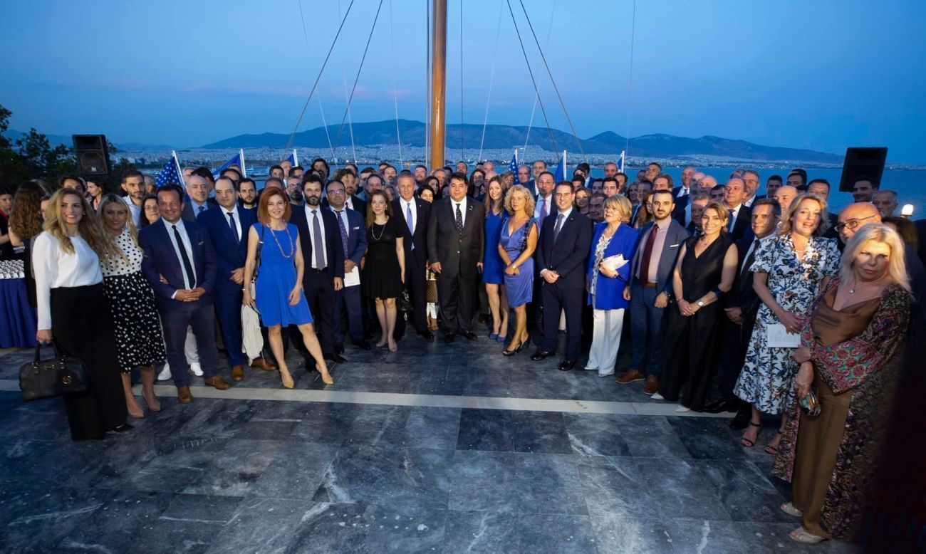 Members of the International Propeller Club, of the United States, Port of Piraeus, with the club's president Costis Frangoulis and US Ambassador to Greece George Tsunis (center). Photo source: propellerclub.gr