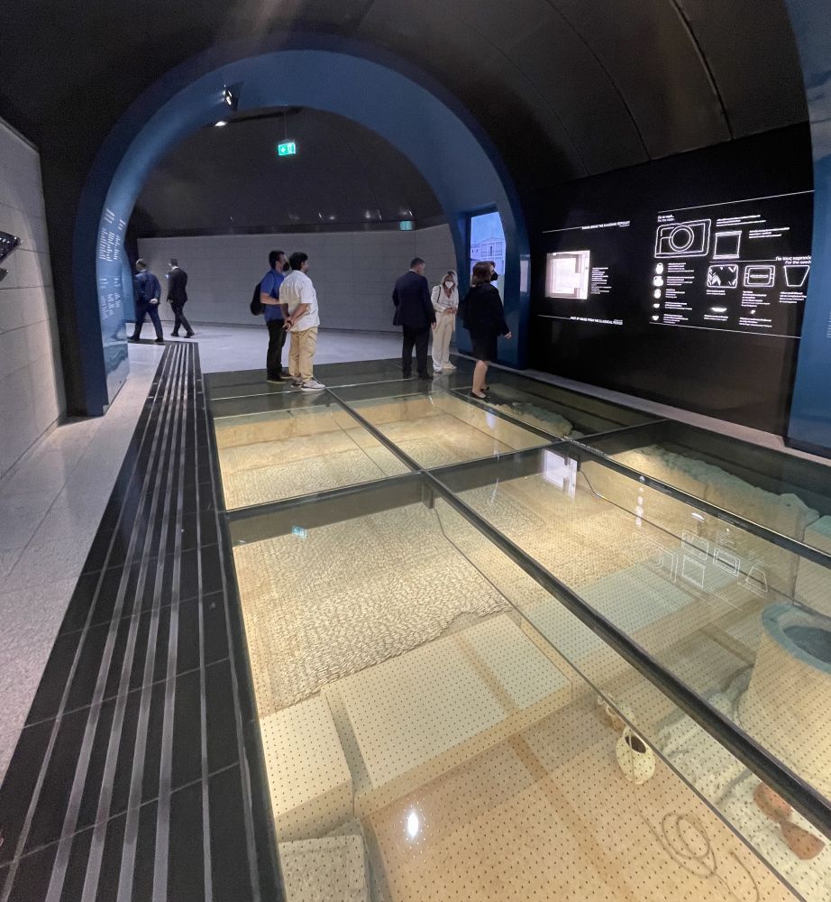 The new Dimotiko Theatro station with ancient artefacts below. Photo source: Alstom SA