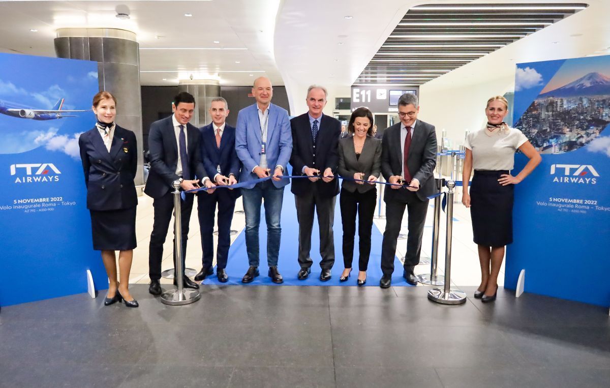 ITA Airways' ribbon-cutting ceremony for the Rome-Tokyo route was attended by Emiliana Limosani, Chief Commercial Officer ITA Airways; Tommaso Fumelli, Vice President Sales Italy ITA Airways; Carlo Briziarelli, Chief Ground Operations ITA Airways; Pierluigi Di Palma, President of ENAC; Ivan Bassato, Chief Aviation Officer AdR; and Federico Scriboni, Head of Aviation Business Development AdR.