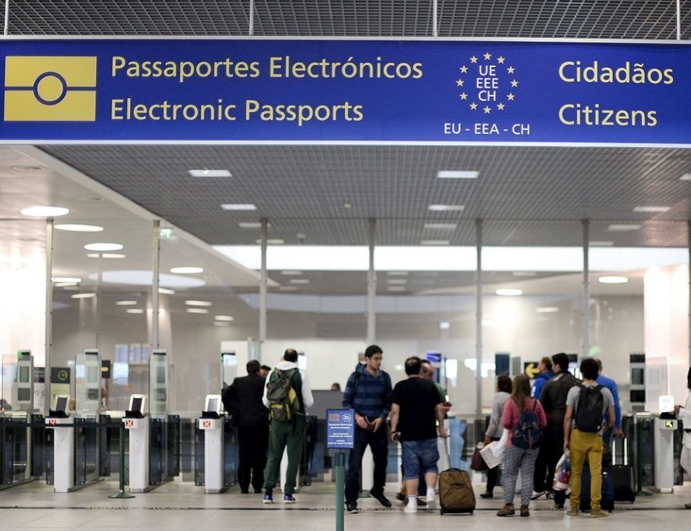 EU Calls on Member States to Lift All Covid-19 Travel Restrictions