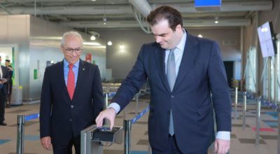 Greek Minister of State and Digital Governance Kyriakos Pierakkakis (right) trying out AEGEAN's new “Digital ID” service as AEGEAN CEO Dimitris Gerogiannis looks on. Photo source: AEGEAN