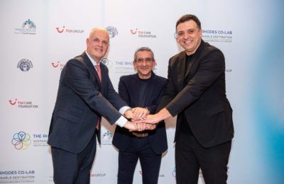 (L-R) TUI Group Sustainability Officer and Chairman of the Board of Trustees of the TUI Care Foundation Thomas Ellerbeck; South Aegean Region Governor George Hatzimarkos and Tourism Minister Vassilis Kikilias. Photo source: South Aegean Region