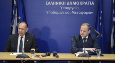 Giorgos Gerapetritis (left) took over his new post from Kostas Karamanlis (right) during a Transport Ministry handover ceremony held on Thursday in Athens. Photo source: Transport Ministry