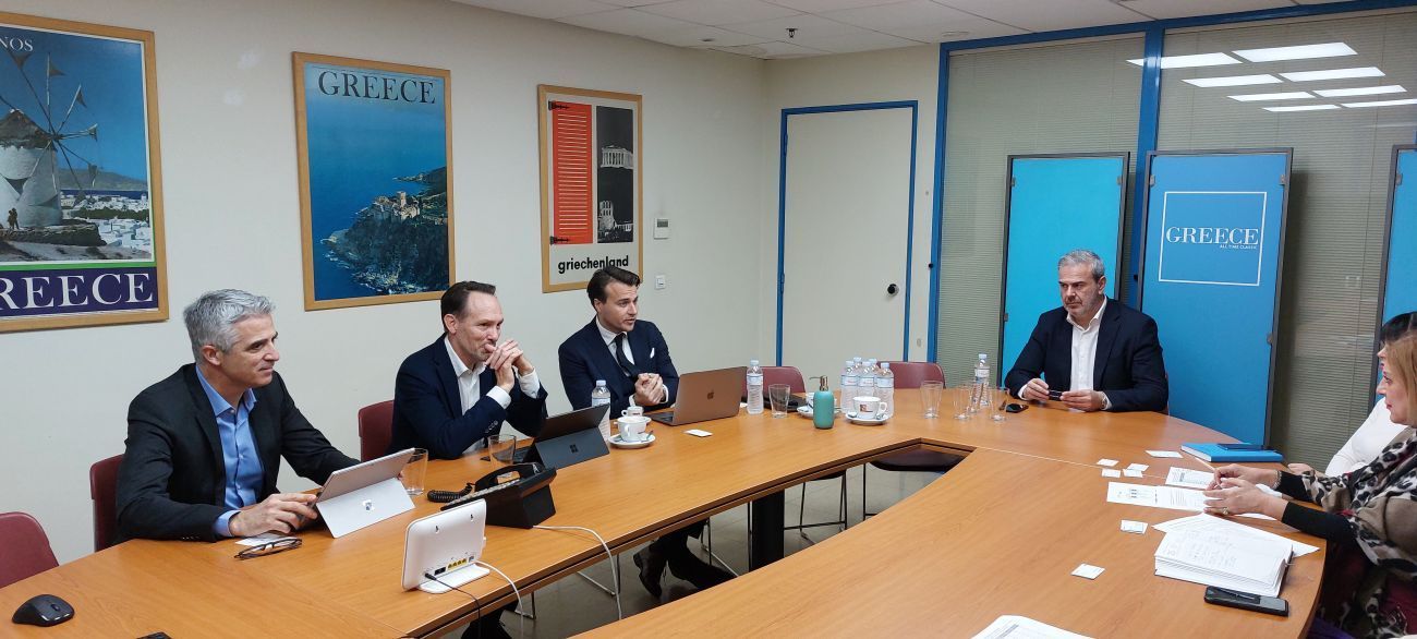 GNTO Secretary General Dimitris Fragakis chaired a meeting in Athens with representatives of Hotelbeds.