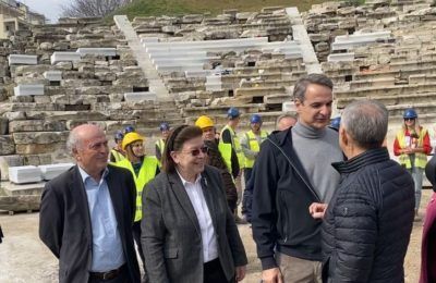 Culture Minister Lina Mendoni and Prime Minister Kyriakos Mitsotakis at the Ancient Theater of Larissa in Thessaly. Photo source: Culture Ministry