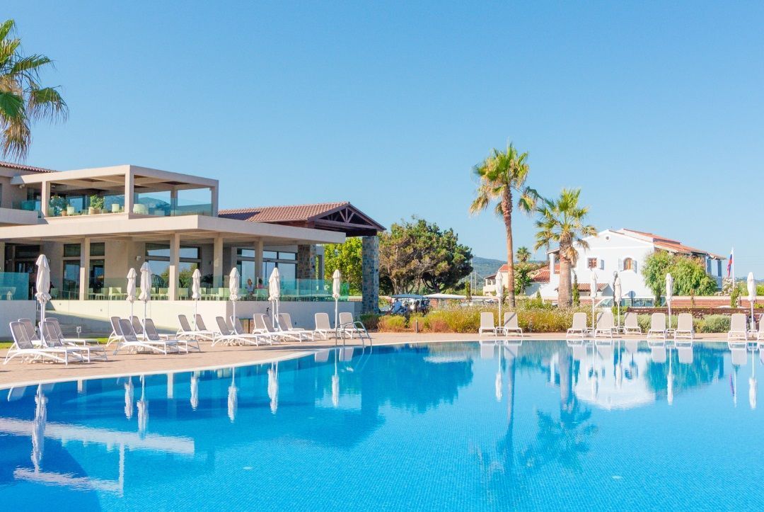 Το Almyros Beach Resort στην Κέρκυρα ανοίγει για την καλοκαιρινή σεζόν στις 29 Απριλίου