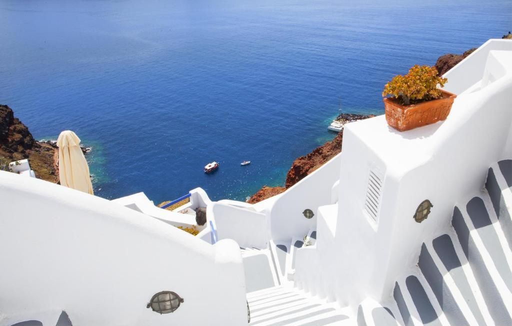 Esperas Santorini Hotel Sees Remarkable Growth in KPIs After Partnering with RevitUp