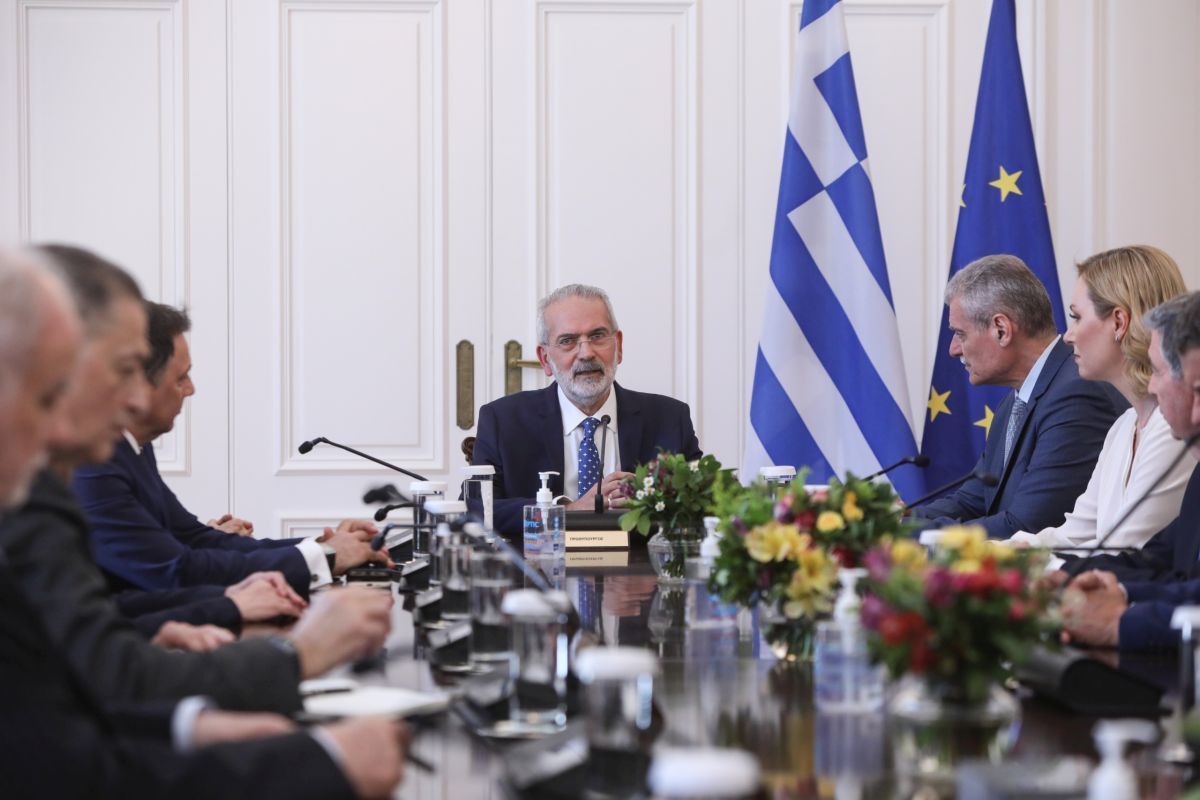 Caretaker Prime Minister Yiannis Sarmas speaking to the interim ministers during a cabinet meeting. Photo source: PM press office / ANA-MPA - Yiorgos Vitsaras