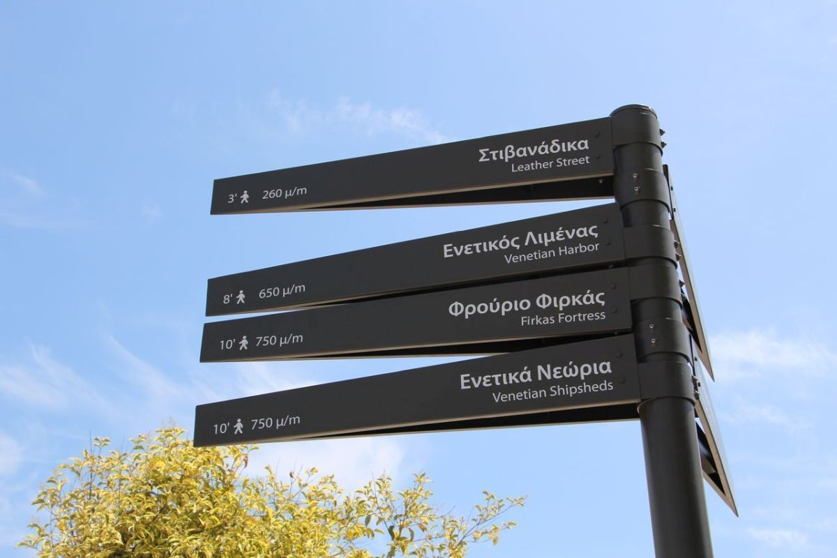 Chania Municipality Places New Signs to Help Tourists Get Around the City