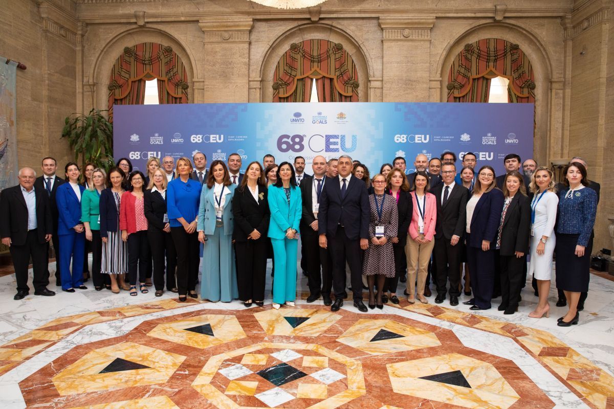 Family photo at the 68th session of the UNWTO Commission for Europe in Sofia. Photo source: Tourism Ministry.