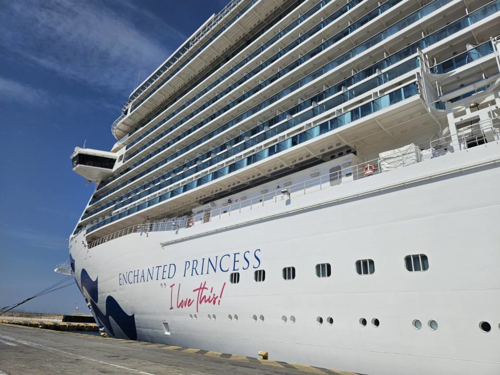 Η «Μαγευμένη Πριγκίπισσα» κάνει κρουαζιέρες στη Μεσόγειο από το λιμάνι του Πειραιά