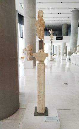 Kore statue with its base.
Photo source: Acropolis Museum.