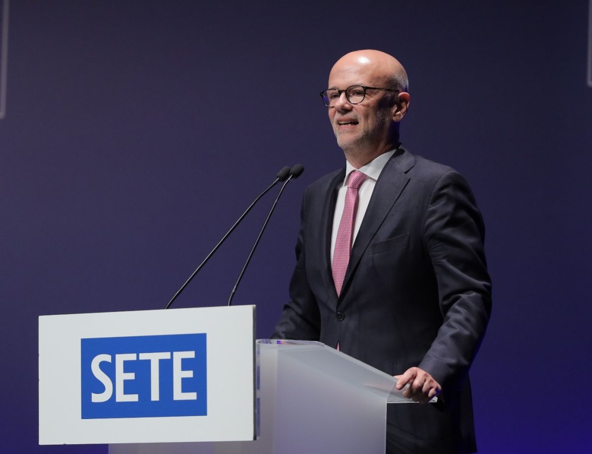 SETE's outgoing president, Yiannis Retsos, speaking during the confederation's 31st SETE General Assembly.
