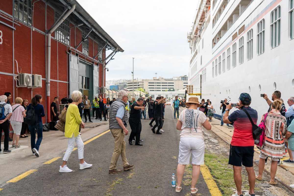 The port of Thessaloniki hosted a special reception on Sunday, full of music and traditional dances, on the occasion of the opening of the new passenger terminal. Photo source: ThPA SA