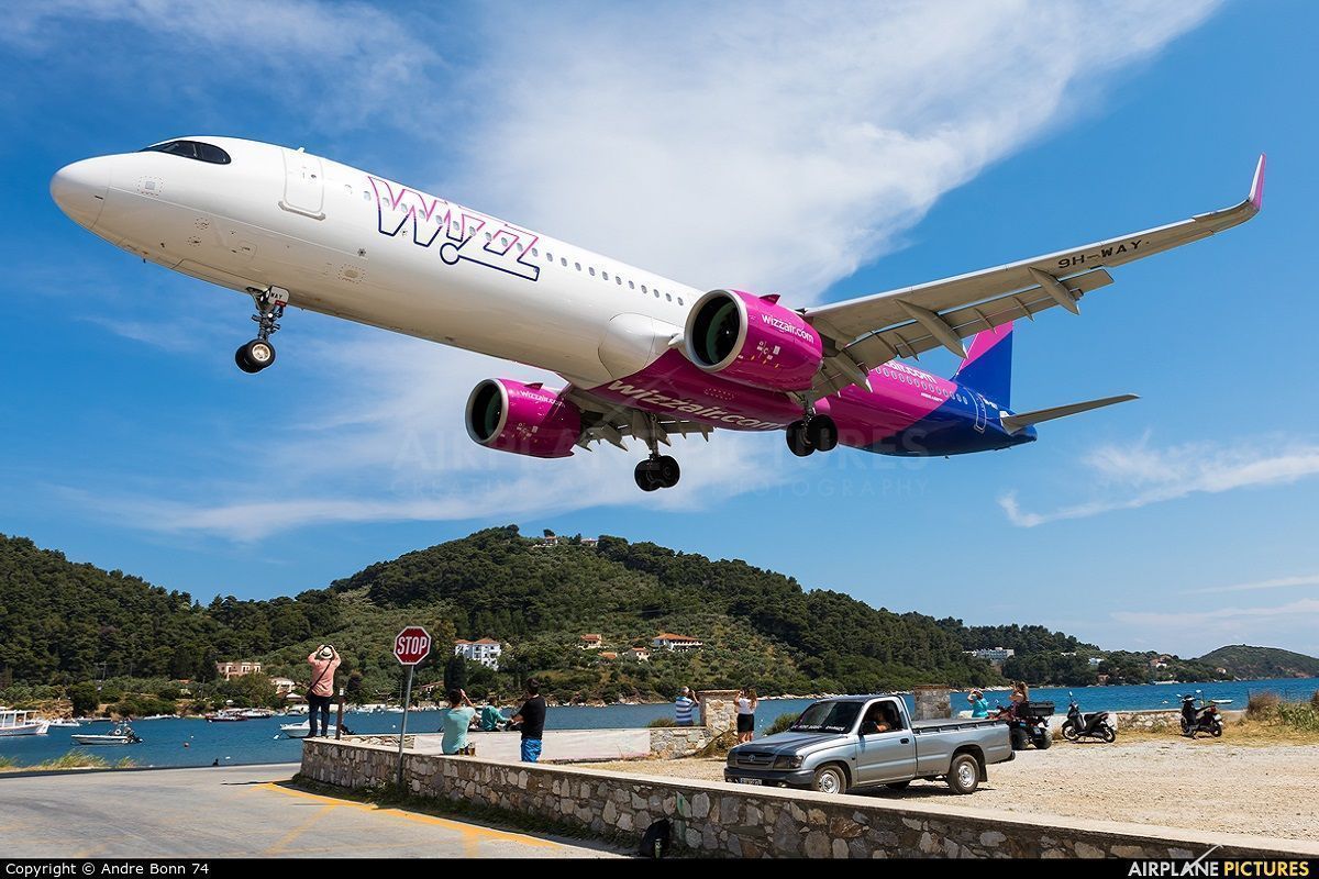 Municipalitatea Skiathos cooperează cu Wizz Air pentru a promova insula în România și Italia
