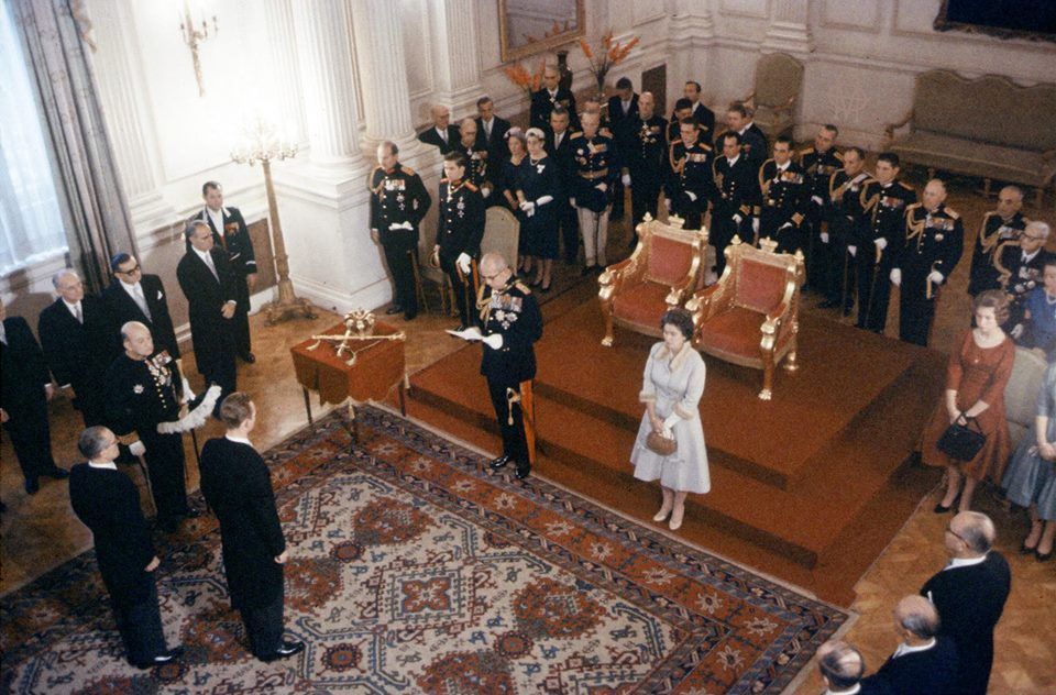 Archive photo of King Otto of Greece receiving his crown at at Tatoi Palace, 1959. Source: Culture Ministry