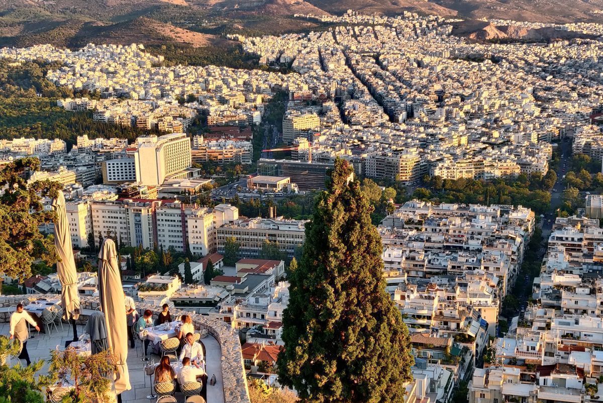 Το ελληνικό πρόγραμμα Golden Visa προσελκύει χιλιάδες προτού διπλασιαστεί το ελάχιστο κόστος επένδυσης