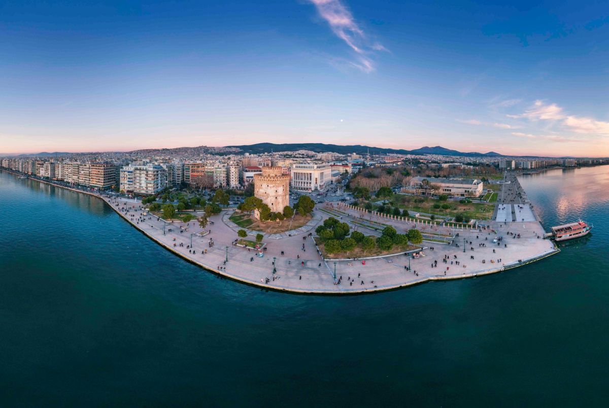Aerial panorama of Thessaloniki, Greece. The waterfront features White Tower and the cityscape by the sea. Photo source: Thessaloniki Tourism Organization