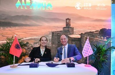 Albanian Tourism Minister Mirela Kumbaro and Messe Berlin CEO Mario Tobias during the official signing of the ITB host country 2025 contract.