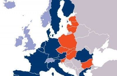 Nine new countries (red) are added to the existing 15 (blue) and expand the Schengen area.