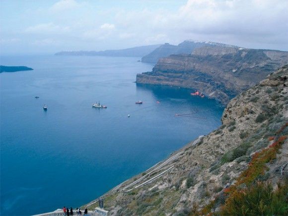 Santorini Caldera's cleanup, operated by Louis Hellenic Cruises, after the accident of "Sea Diamond",was successfully completed.