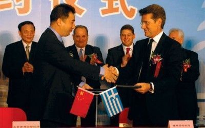 Dong Zhiyi, general manager of Beijing Capital International Airport and Athens International Airport's chief executive and chairman of the Airport Council International Europe, Yiannis Paraschis.