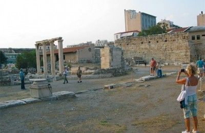Tourists are enthused with Greece's archaeological sites, however, according to local consumer associations they also file a plethora of complaints in regards to tourism services.
