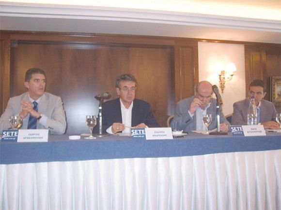 President of the association (center) Stavros Andreadis at the press call.
