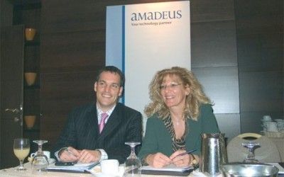 Edward Ross, director of corporate and marketing communication of Amadeus, with Eva Karamanou, general manager of Amadeus in Greece.