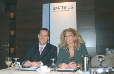 Edward Ross, director of corporate and marketing communication of Amadeus, with Eva Karamanou, general manager of Amadeus in Greece.