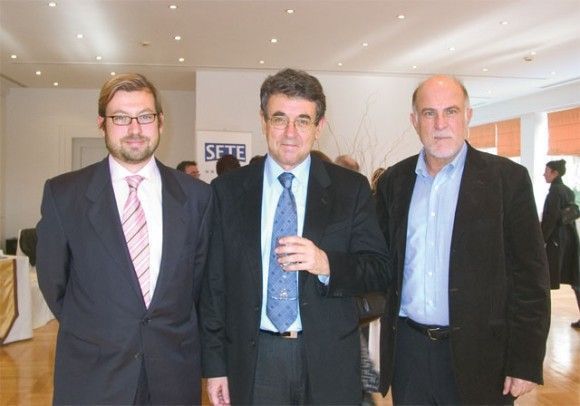 Alexander Panagopoulos of Attica Enterprises, SETE President Stavros Andreadis, and George Vernikos of Vernikos Yachts.