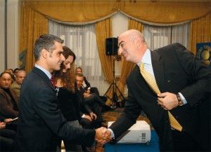 Tourism Development Minister Aris Spiliotopoulos is greeted by the president of the association, George Tsakiris.