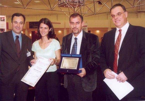 Helexpo President Aristotelis Thomopoulos with GTP's Maria Theofanopoulou and Thanassis Kavdas presenting the Helexpo award for GTP's 21 years of solid support to the fair and for the company's organizational skills.