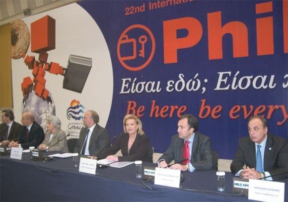 At the press conference given by the tourism minister: Yiannis Vermisso, journalist; Haris Kokossis, special secretary to the tourism development ministry; Maria Gianni, the ministry's secretary general; George Kalantzis, the minister for Macedonia and Thrace; Greece's minister for tourism development, Fanny Palli-Petralia; Aristotelis Thomopoulos, Helexpo's president; Thanassis Economou, secretary general for the Hellenic Tourism Organization.