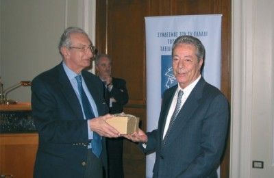 Former president of the Hellenic Tourism Organization, John Stefanides, hands the Hellenic Association of Travel & Tourism Agents’ honor award to Christodoulos Sbokos of Sbokos Tours, Heraklion, Crete, for his more than a quarter of a century of service to the travel trade.