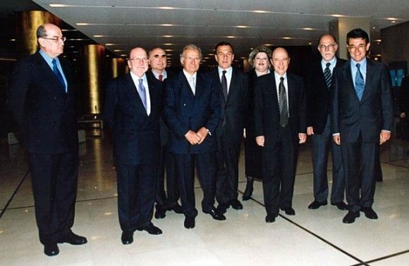 Prime Minister Costas Simitis (third from right) with the board of directors of the Association of Greek Tourism Enterprises.